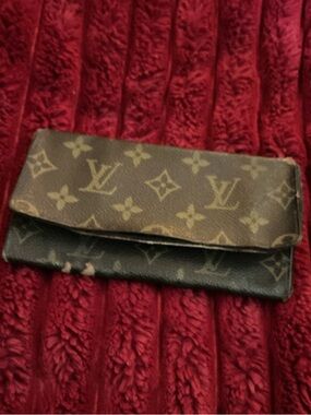 🤎REHAB WALLET🤎 Louis Vuitton Monogram Folded Key & Card Holder - Brown